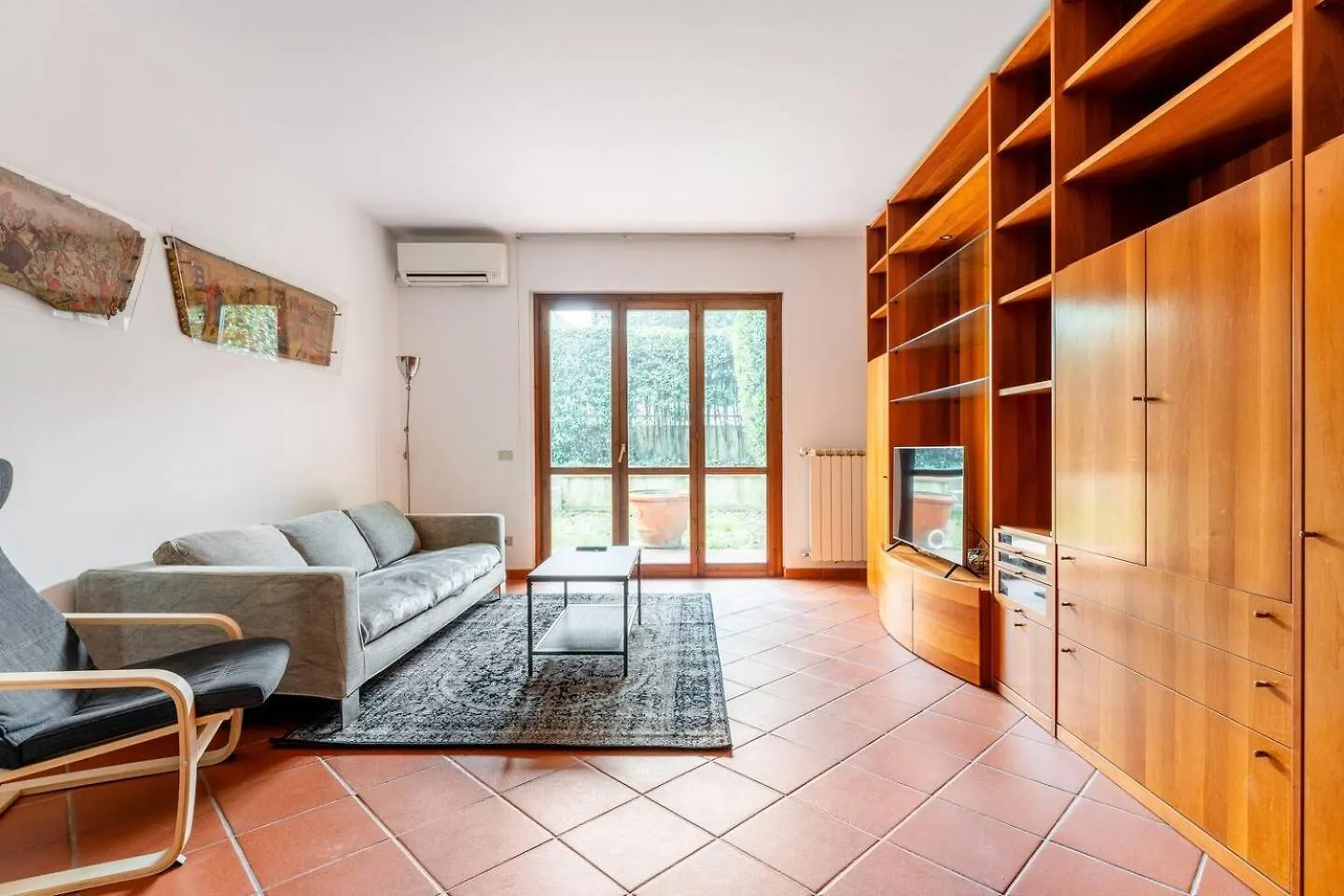 Nave Home Vacation - Entire Apartament contacts